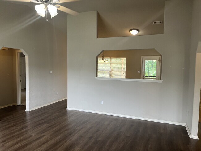 "Charming 3-Bedroom Home with 2 Full Baths in Fort Smith – Perfect Blend of Space and Comfort!"