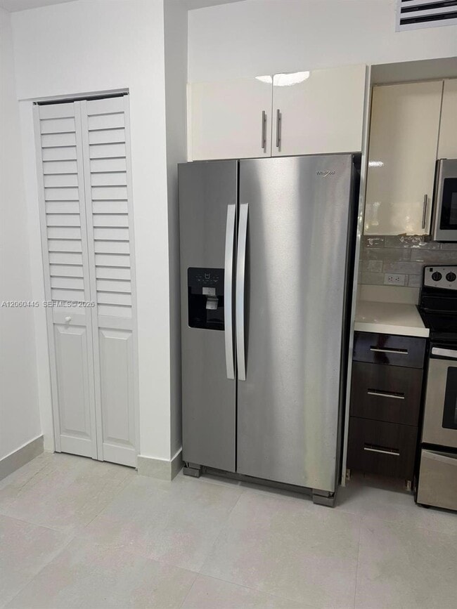 Photo - 3680 N 56th Ave Unidad 823