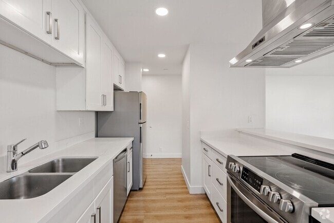 Building Photo - 2048 Swazey St Unit A Rental