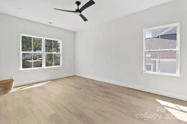 Photo - 3127 Columbus Cir