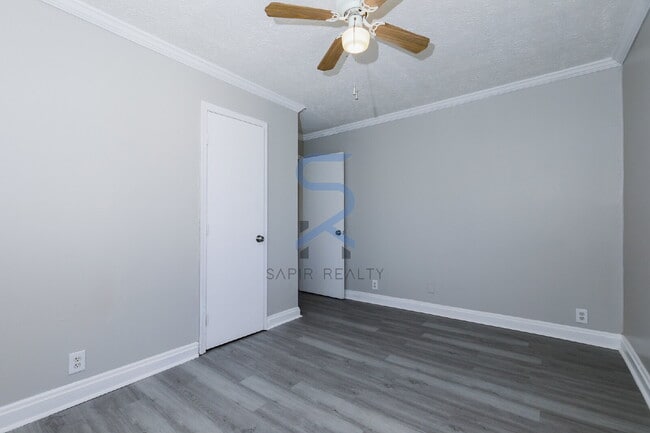 Photo - BIG SAVINGS AT MOVE-IN!!! Apply, get approved and only pay $500 for Security Deposit and get a $2... Unidad 5