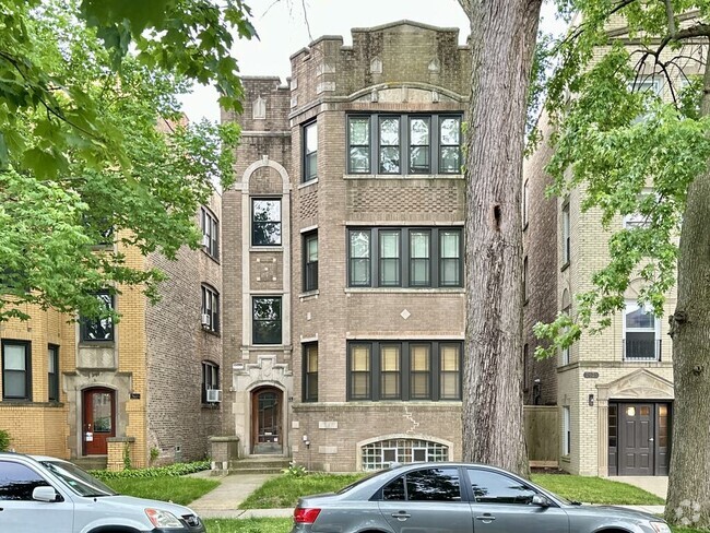 Building Photo - 2619 W Greenleaf Ave Rental