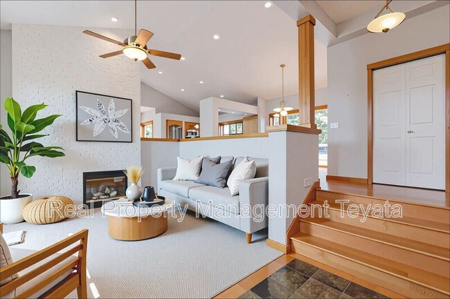 Photo - 5486 Salish Rd