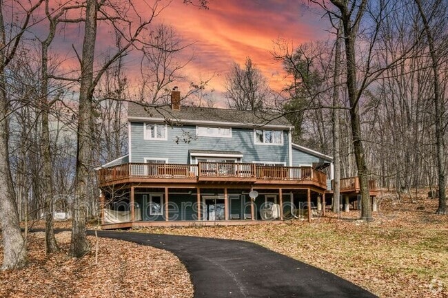 Building Photo - 34942 Charles Town Pike Rental