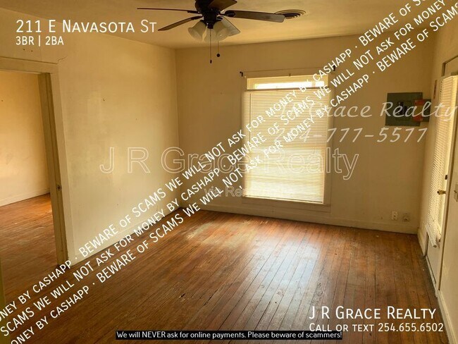 Photo - 211 E Navasota St