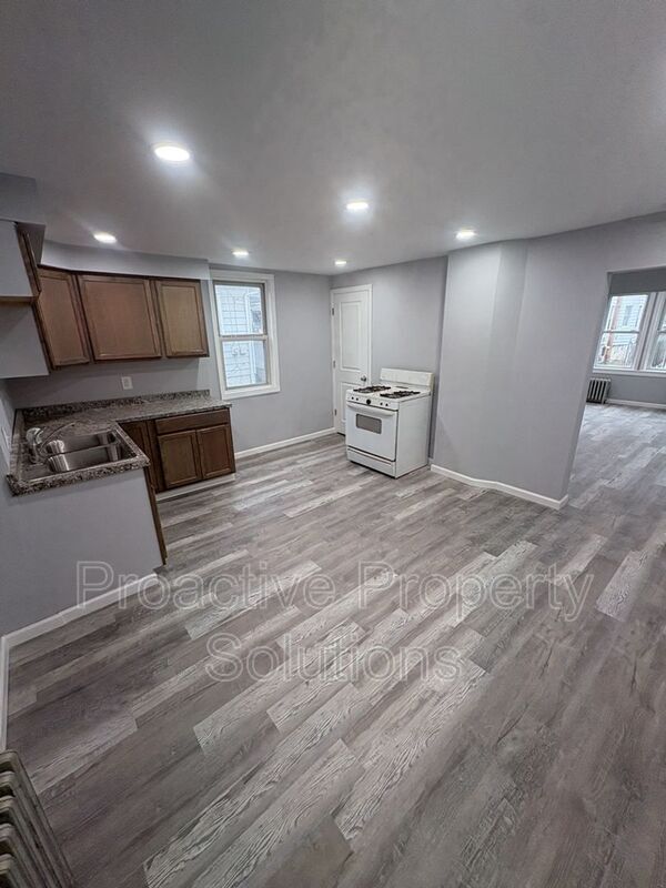 Photo - 461 Madison St