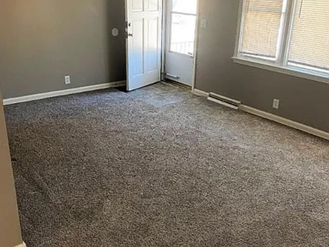 Photo - 5607 N 68th St