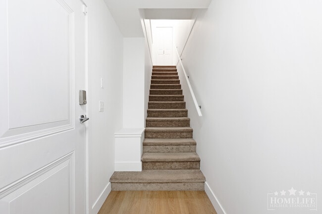 Photo - Spacious 3 Bed Townhome in Highland Park with Resort Style Amenities and Private Yard Unité 205