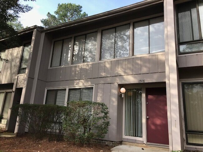 Building Photo - Available NOW! Rental