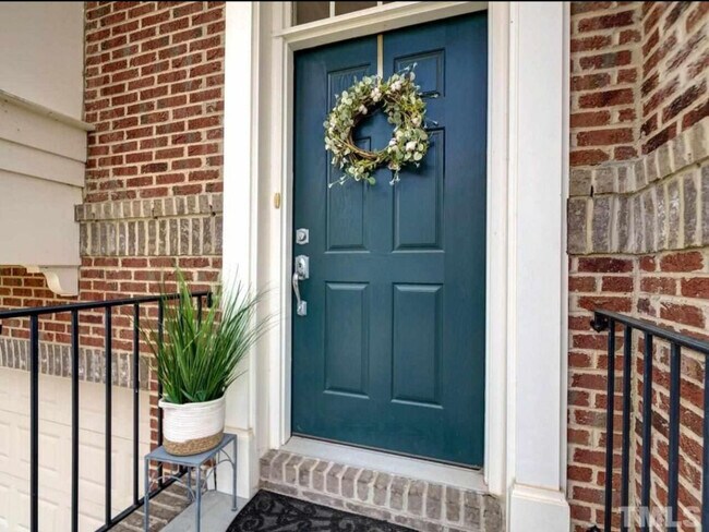 Room in Townhome on Macedonia Lake Dr