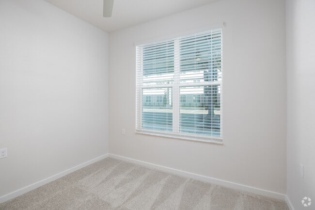 2BR, 2BA - 848SF - Bedroom