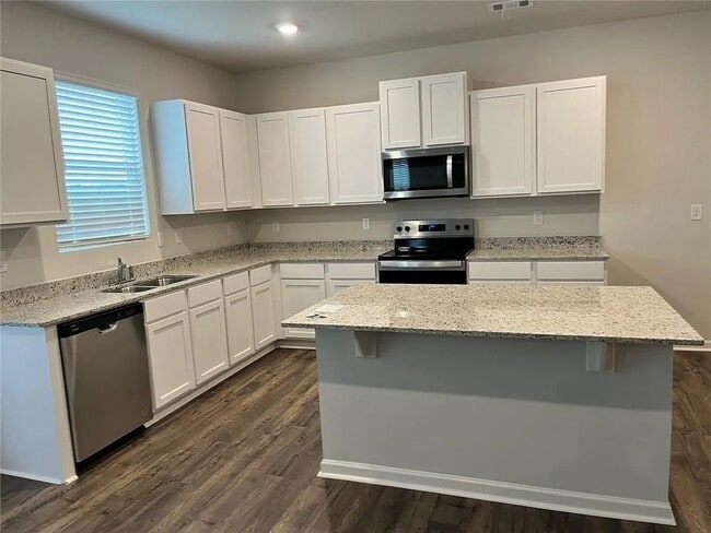 Photo - 124 Grand Hickory Wy