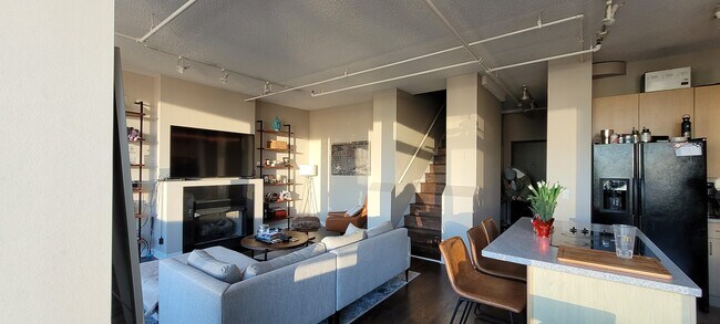 Photo - 737 W Washington Blvd Unidad 3203