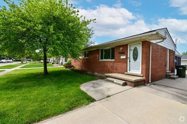 Building Photo - 33755 Newport Dr Rental