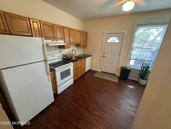 Building Photo - 201 1st Ave Unit 1 Rental