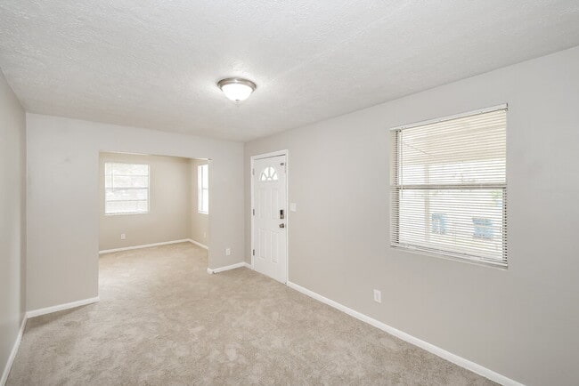 Photo - 2240 Grand St