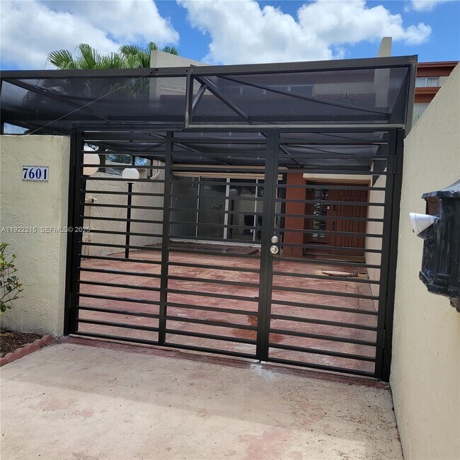 Photo - 7601 SW 105th Ave