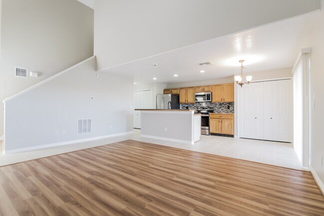 Photo - 1466 Sherbourne St