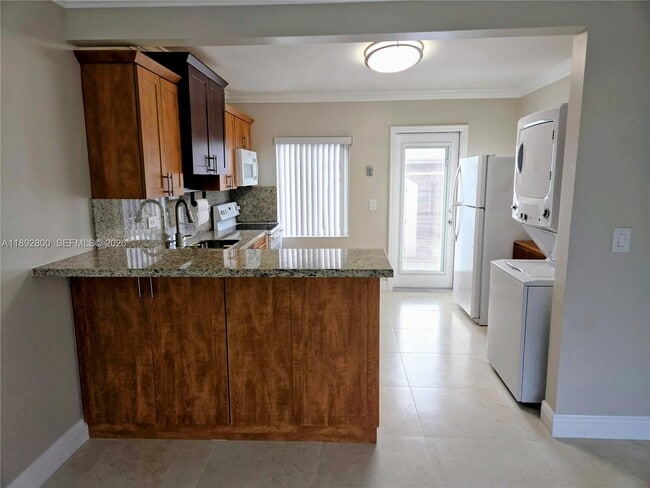 Photo - 1690 E 5th Ave Unidad 1690