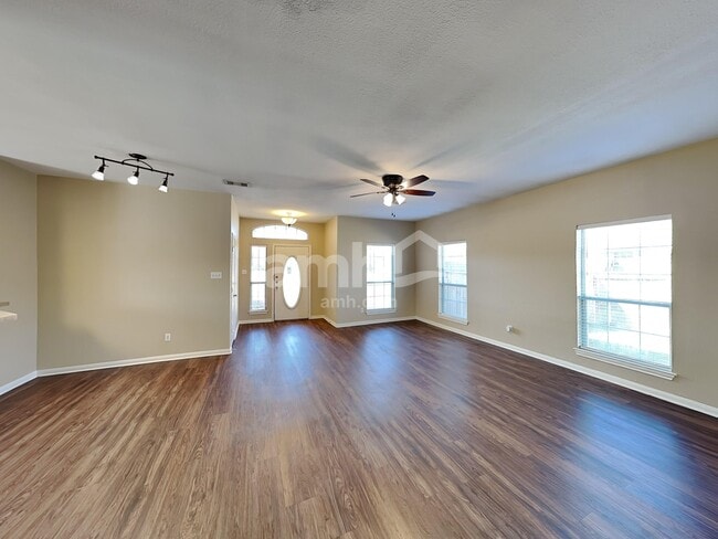 Photo - 13541 Lake Breeze Ln