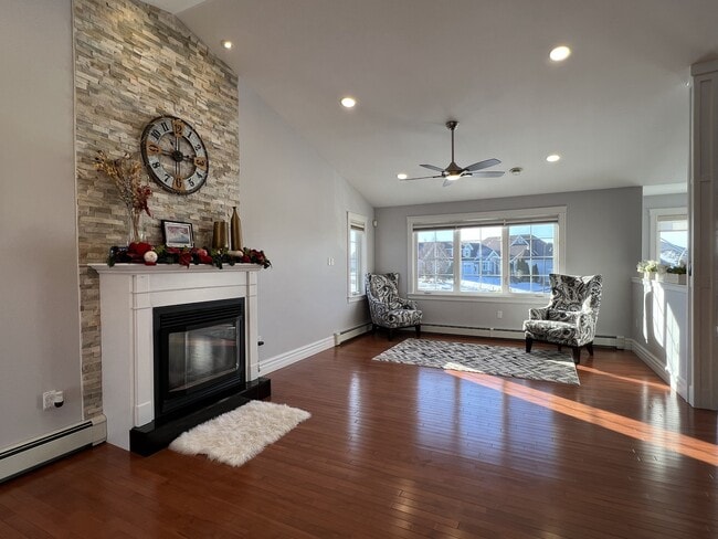 Photo - 18 Madison Ave Unité Main Floor