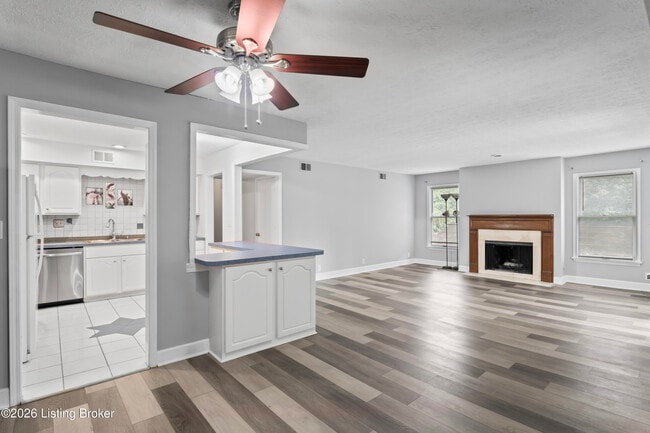 Photo - 10331 Shelbyville Rd