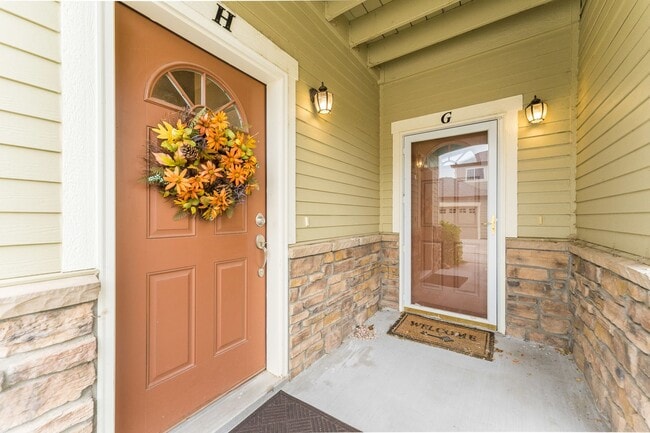 Photo - 2 bed/1 bath Townhome with Garage, Pool, Clubhouse