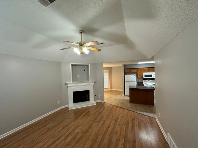Photo - 1098 Breezy Valley Dr