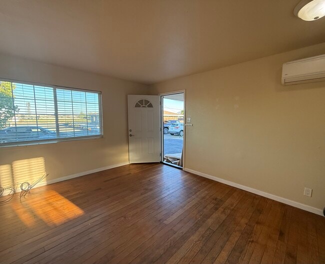 Photo - 5425 Live Oak Ave