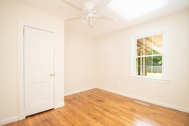 Dormitorio de la planta baja - 26 Davis Ave