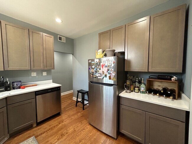 Photo - 2554 W Eastwood Ave Unidad 2W