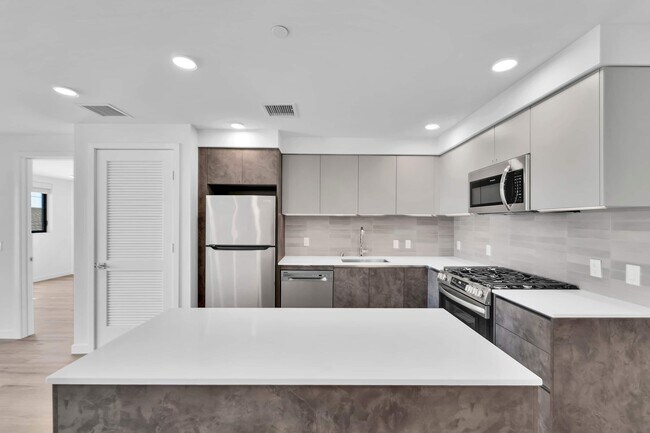 Clad LA