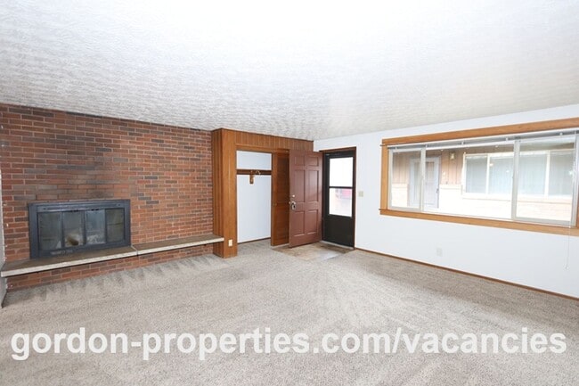 Photo - SE Cedar Ave - Single level 2 bedroom unit in duplex Unidad #3