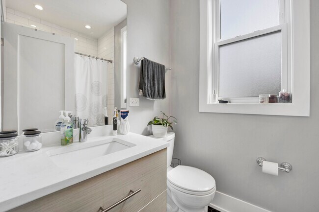 Photo - 2519 W Altgeld St Unit 1e