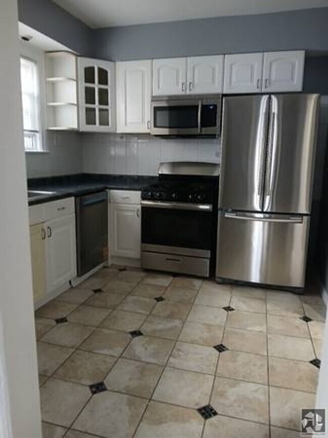 Building Photo - 107 STREET Unit 2 Rental