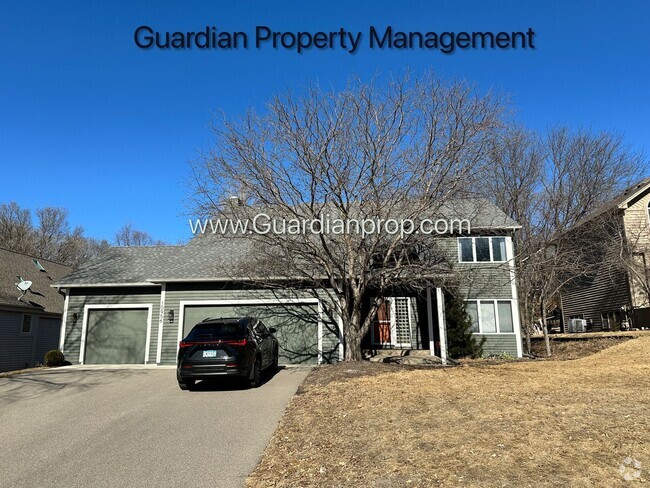 Building Photo - Eden Prairie SFH, 3 Car Garage, Sunroom, D... Rental