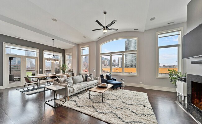 Photo - 711 W Grand Ave Unit 503