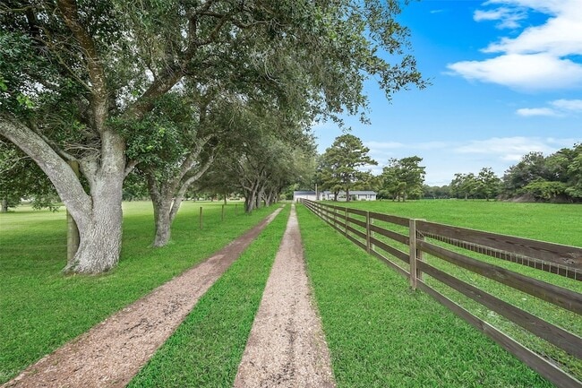 19635 Kermier Rd