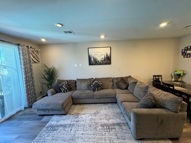 Building Photo - 1231 Sunrise View Rental