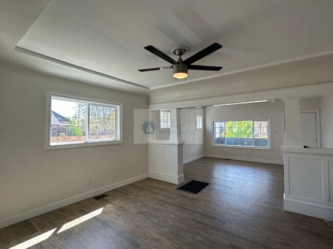 Photo - 123 W Jackson St