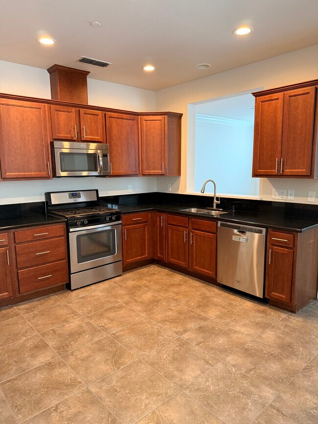 Kitchen - 689 Mission de Oro Dr