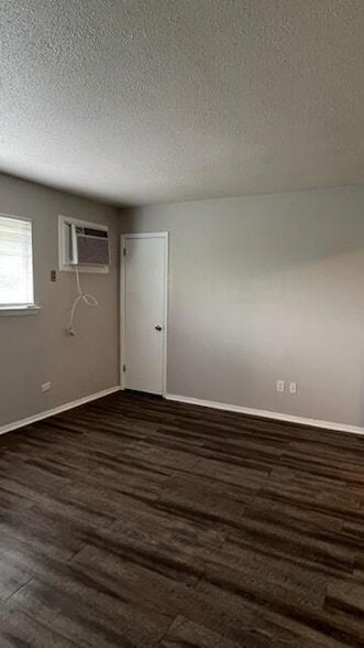 Photo - 210 Hendricks Blvd