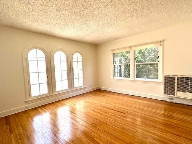 1138 N Gardner St Unit 1138