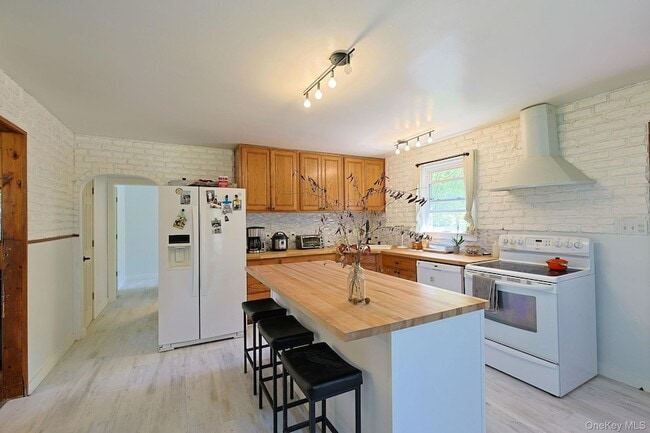 Photo - 1604 NY-9G