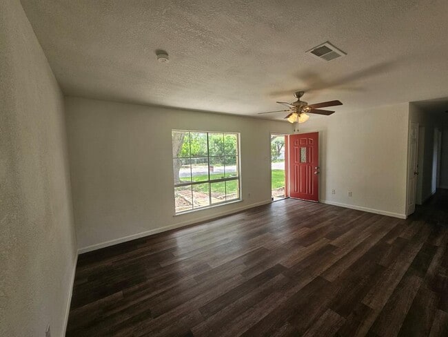 Photo - 1401 Trinity St