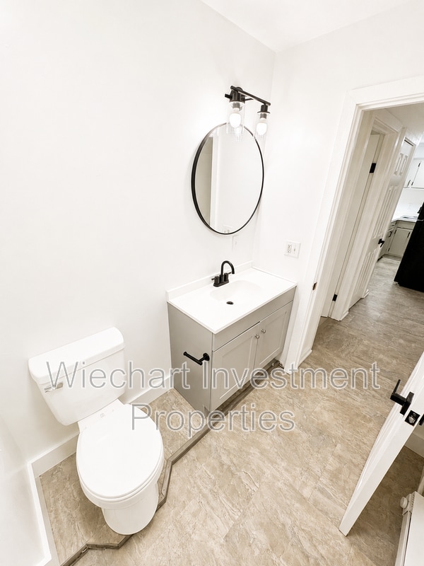 Photo - 933 1/2 W Wayne St