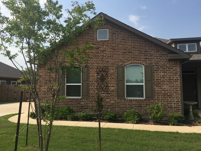 Photo - 792 E Northside Dr