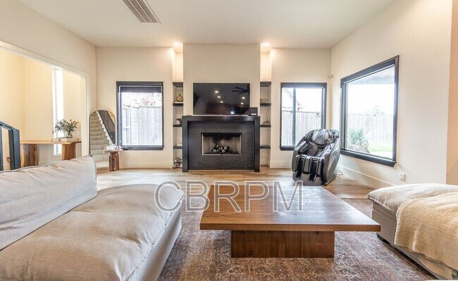 Photo - 18 Wilshire Blvd