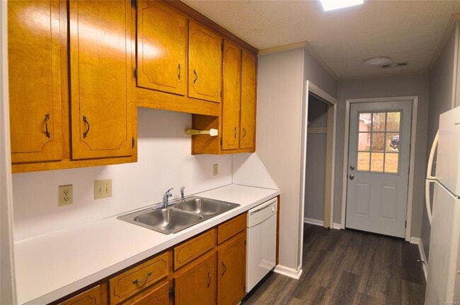 Building Photo - 165 E 6th St Unit D