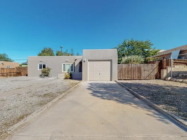 Building Photo - 8817 Candelaria Rd NE Rental